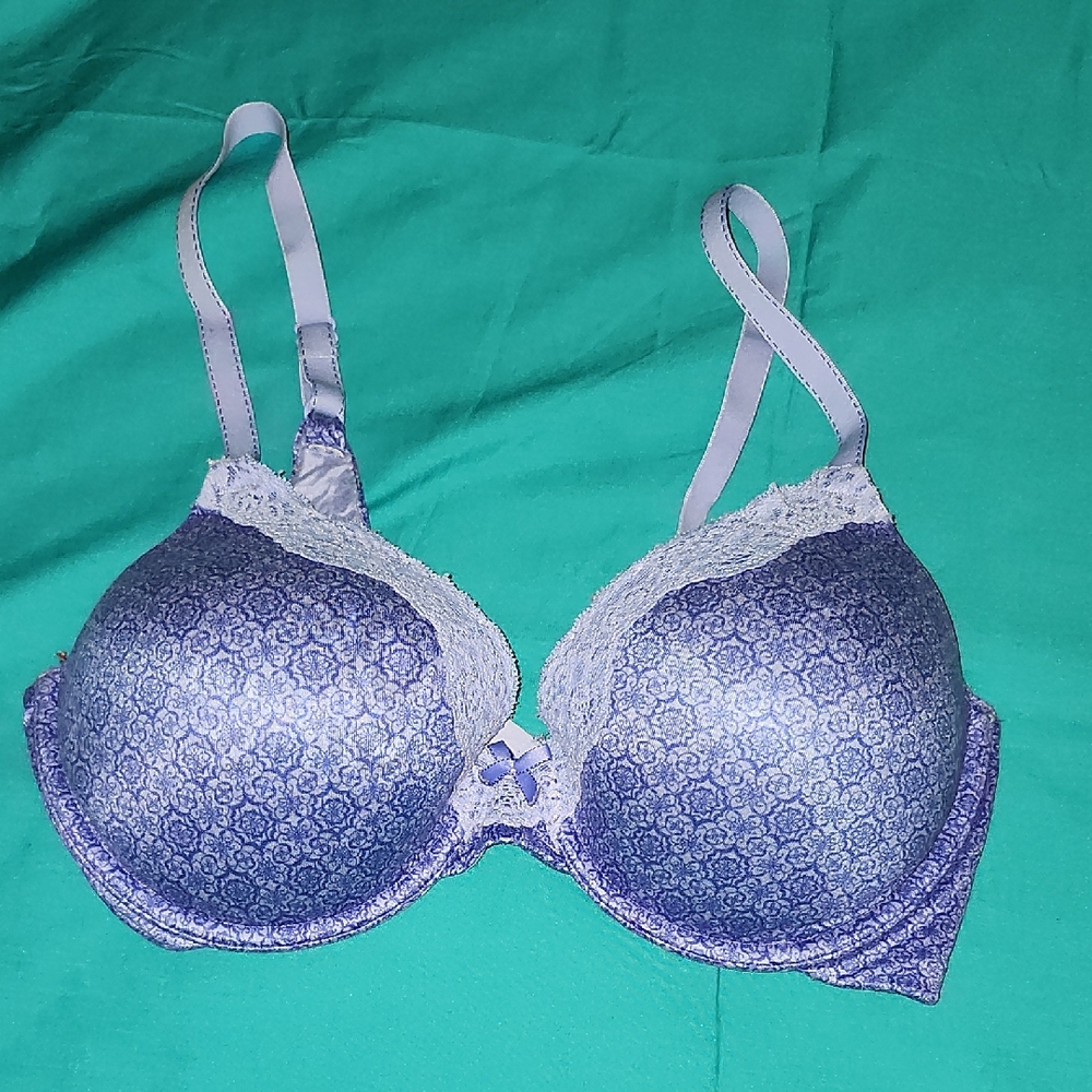 Maidenform Purple and White Lace Bra